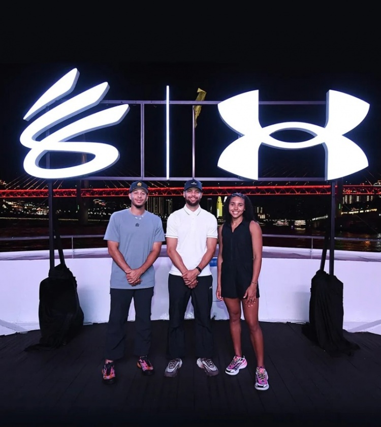 开云下载-库里中国行影像集锦登陆社交媒体：非凡国度能量超乎想象