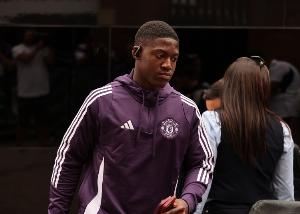 镜报：梅努告知曼联想去那不勒斯，曼联怕他像小麦一样不愿放人