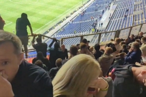 邮报：曼联球迷欧联赛后遭到法国警方催泪瓦斯袭击 球队正在调查