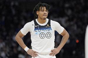 身手全能！香农14中6贡献20分6板9助2断 正负值+10