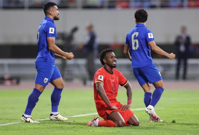 开云网站-国足生死战三归化低迷：蒋光太失误多+费南多丢点