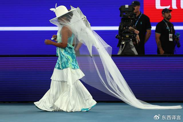 开云登录网址入口-大坂直美水母造型惊艳澳网首轮，宽檐白帽曳地白纱，点燃观众热情|卫冕冠军|扬尼克-辛纳|罗德·拉沃尔|雨果·卡尔德拉诺|网球比赛_新浪体育_新浪新闻