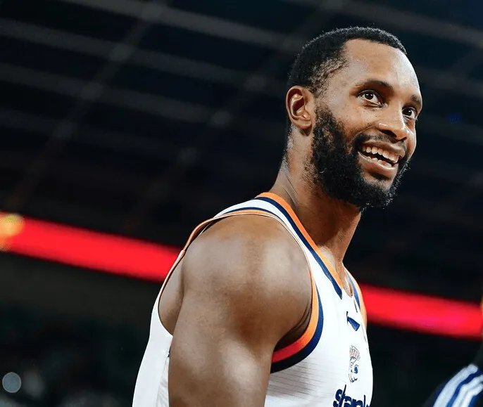 开云网站-CBA常规赛：弗格25分&amp;amp;王哲林6分，上海半场54-45领先福建