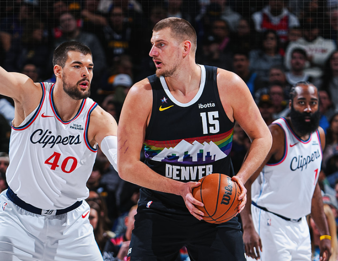 开云网站-场均29分12板11助，意料之中三连败！你要这么打，MVP该拱手让人