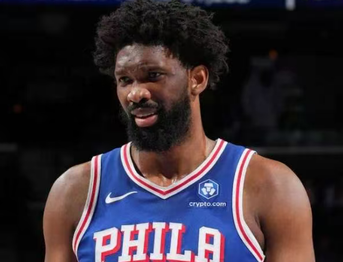 开云下载-恩比德复出27+6+5率76人大胜步行者 马克西32+9+8探花23分