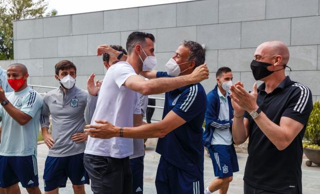 开云网站-布斯克茨康复归队报到 西班牙队全员热烈欢迎