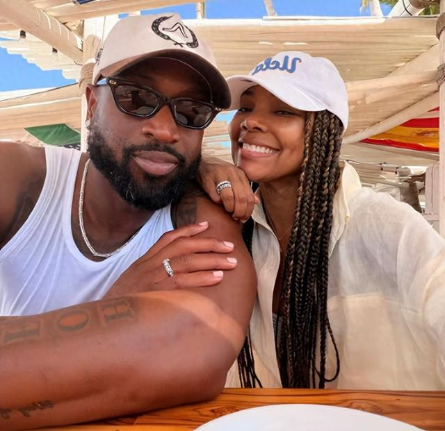 开云网站-韦德带一家度假,44岁身家过亿,二婚妻子是火辣演员,比他大10岁|德维恩·韦德|科比-布莱恩特|迈克尔·乔丹|詹姆斯·哈登|得分后卫_新浪体育_新浪新闻